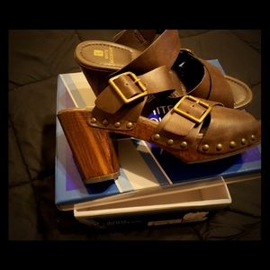 White Mountain Siesta sandles with heel